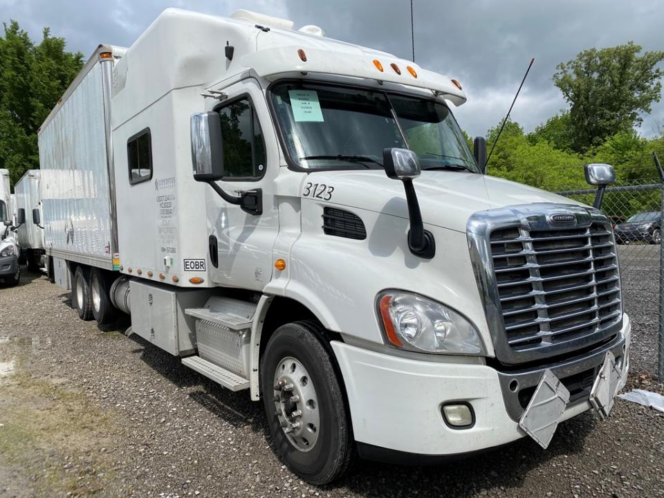 Used 2014 Freightliner Cascadia Reefer 98" Custom Sleeper For Sale in