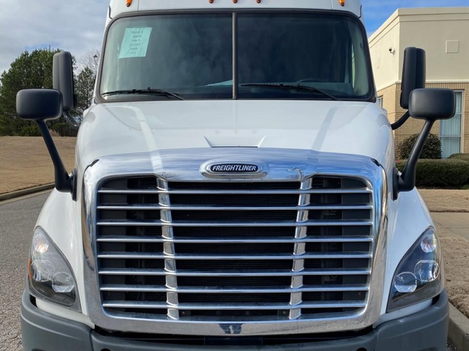 Used 2015 Freightliner Cascadia For Sale in Southhaven, MS 38671