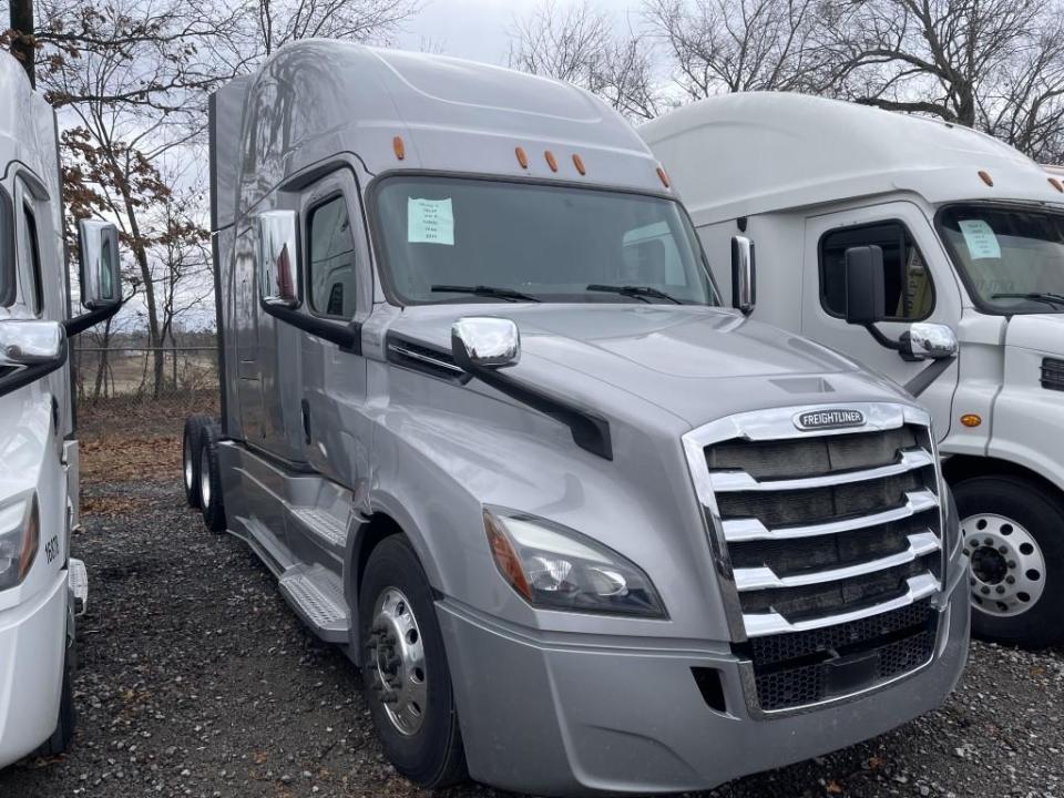 Used 2019 Freightliner Cascadia Tractor For Sale in Southhaven, MS