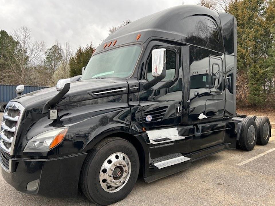 Used 2019 Freightliner Cascadia Tractor For Sale in Southhaven, MS